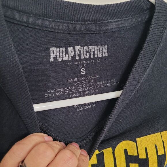 Pulp Fiction Women’s Small Black Long Sleeve Cropped Graphic Tee GUC - Picture 4 of 4
